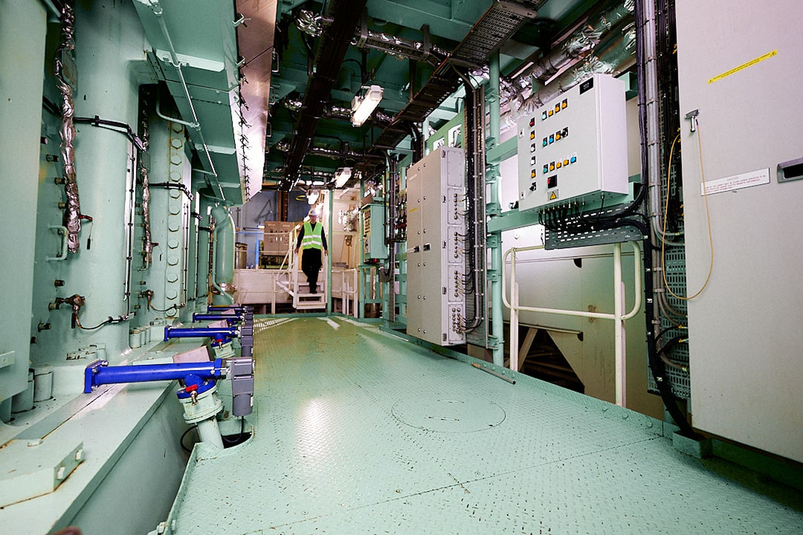 ADCS on large Maersk engine with engineer